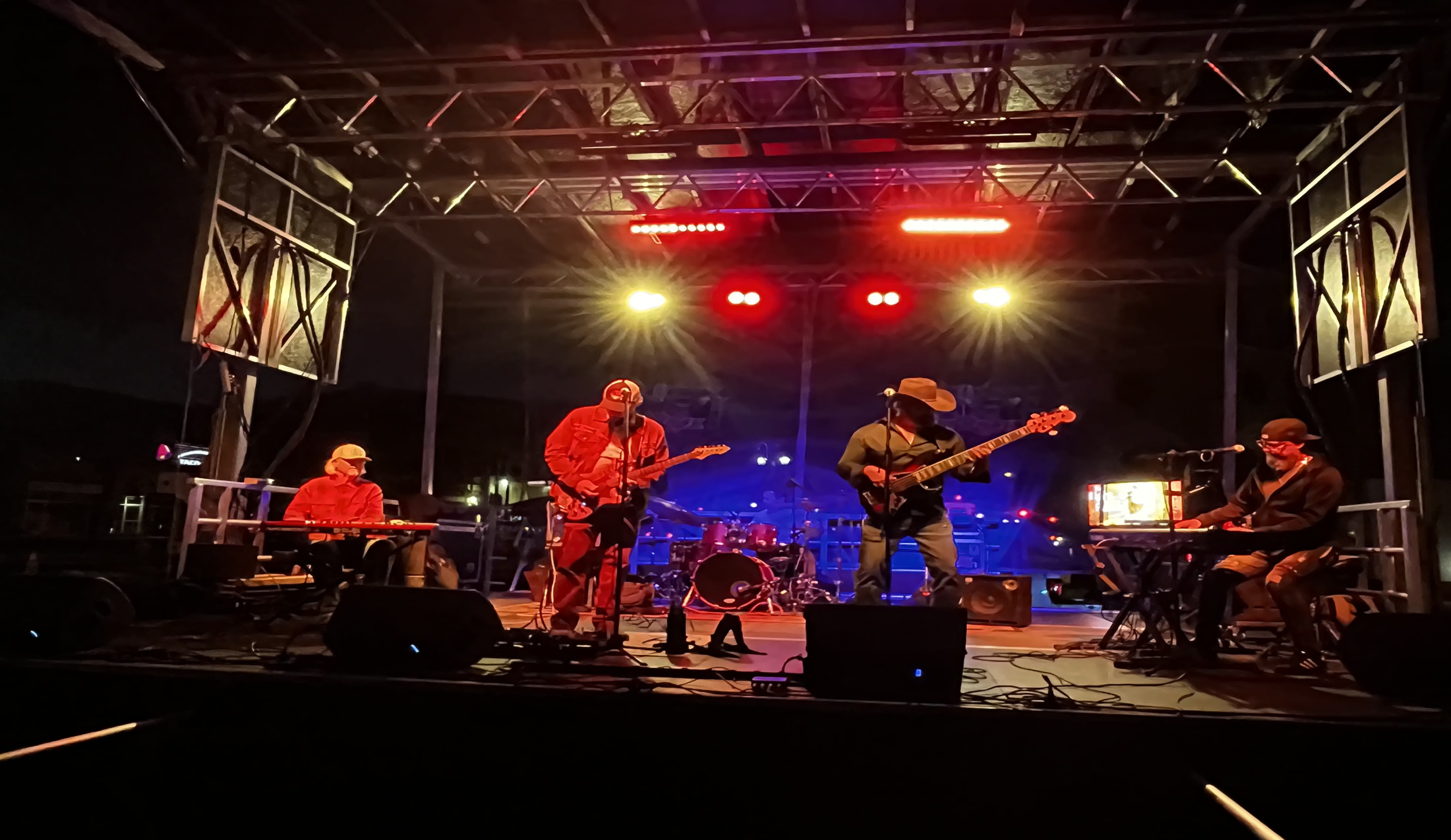 Mobile Stage Image 20