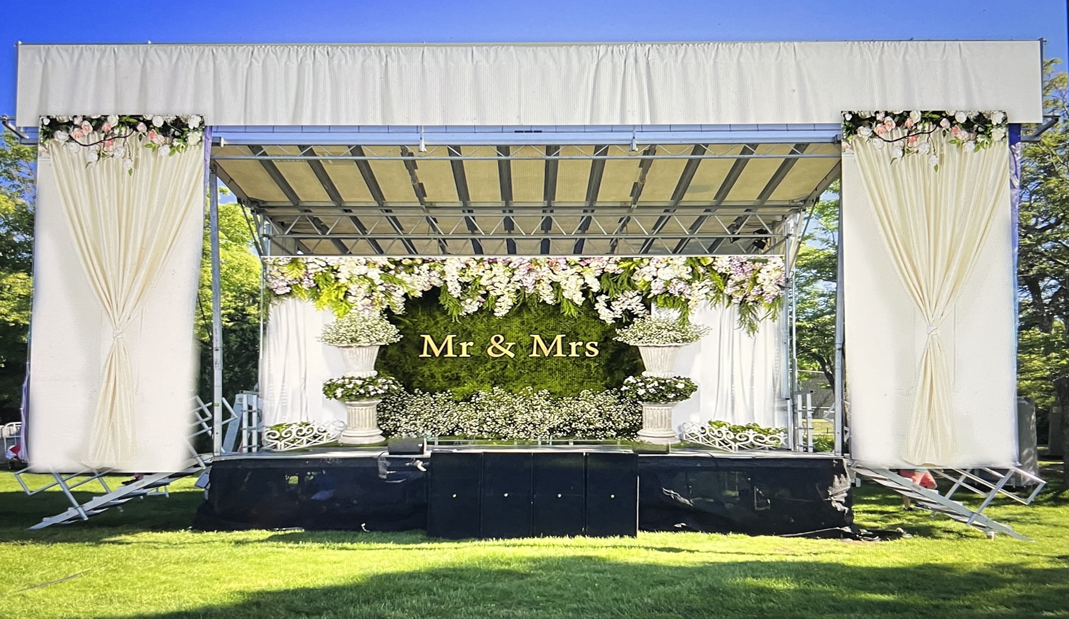 Mobile Stage Image 17